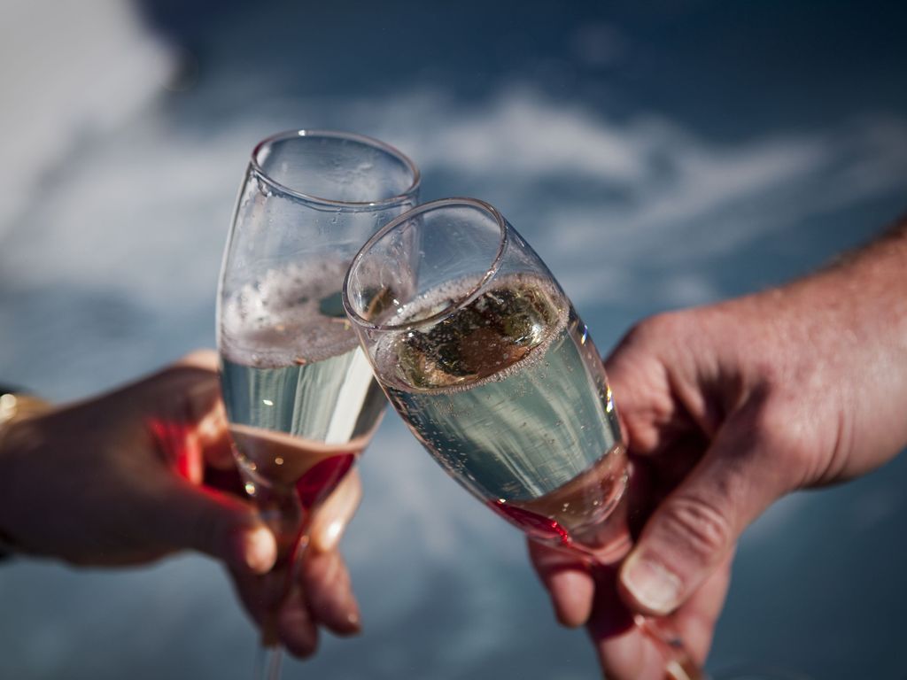 Prosecco and hot tub.jpg