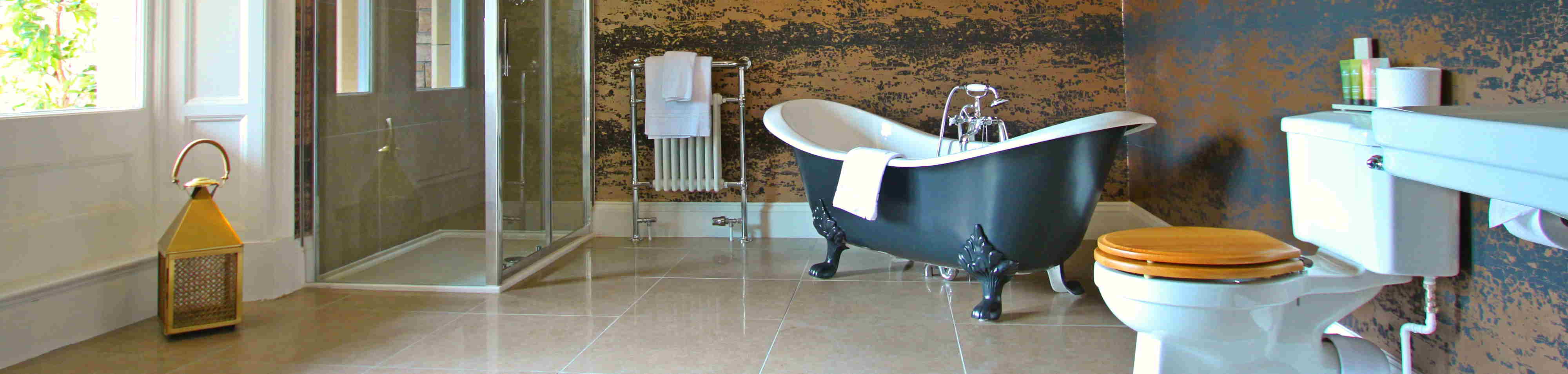 Honeymoon_Suite_Bathroom.jpg